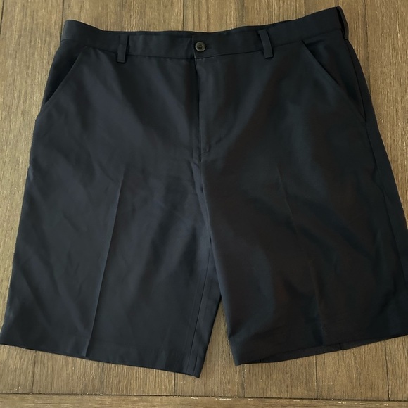 IZOD Men’s Micro Poly Classic Fit Flat Front Golf Shorts. Size 38 - Picture 4 of 9